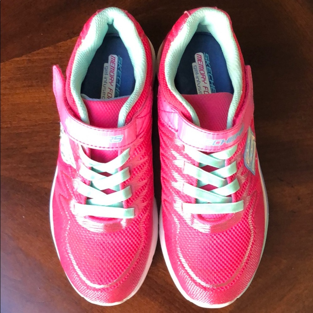 Sketchers Girls Sneakers, size 2.5